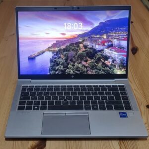 PC portable HP Elitebook 840 G8 avec processeur Intel Core i5 de 11e génération et 16 Go de RAM.